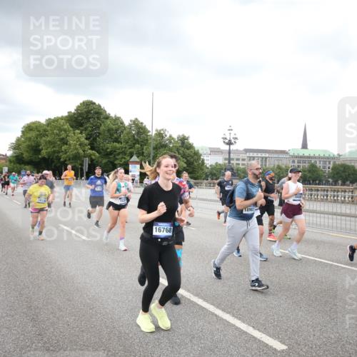 29.06.2025 - hella hamburg halbmarathon Jannik Wohlers http://msf.ph/oto/8495482 29.06.2025 10:55:25 Lombardsbrücke 3101, 3244, 4265, 4470, 4896, 5220, 5222, 5575, 6055, 6056, 6113, 6257, 6594, 7516, 7969, 8110, 8527, 8532, 8533, 8648, 9548, 9861, 9865, 9956, 10094, 10436, 10438, 10449, 10593, 11903, 11962, 11963, 12695, 13504, 13627, 14124, 14492, 15081, 15116, 15199, 15289, 15763, 15764, 16336, 16651, 16768, 16926, 17038, 17039, 17168, 17392, 18195, 18907 meine-sportfotos.de
