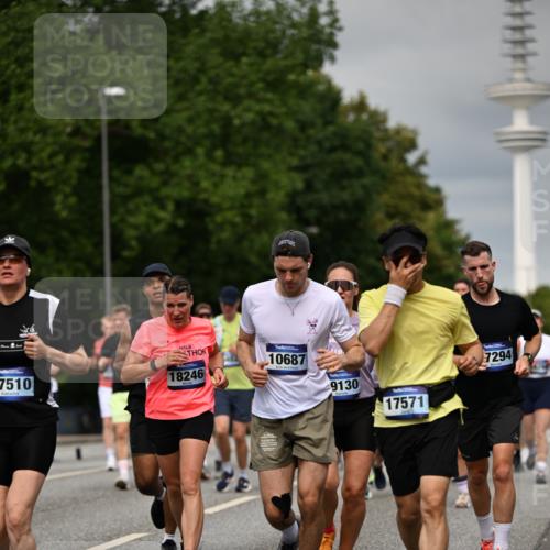 29.06.2025 - hella hamburg halbmarathon Dr. Thomas Lammeyer http://msf.ph/oto/8495514 29.06.2025 10:23:03 Kennedybrücke 1349, 1521, 2096, 2311, 2781, 3026, 3202, 3321, 3529, 3591, 3592, 4718, 4845, 5049, 5264, 5266, 5323, 5611, 5733, 5910, 6194, 6413, 6477, 6482, 7051, 7214, 7454, 7566, 7844, 8665, 8799, 9505, 9549, 9652, 9658, 9756, 9757, 9964, 10037, 10172, 10467, 10502, 10687, 10816, 10856, 11020 meine-sportfotos.de