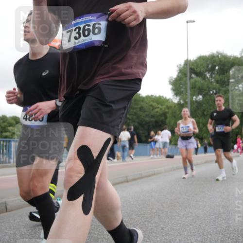 29.06.2025 - hella hamburg halbmarathon Luisa Fischer http://msf.ph/oto/8495543 29.06.2025 10:53:45 Kennedybrücke 4883, 7366, 16410, 1259, 1487, 1511, 1625, 2047, 4642, 4870, 5119, 5552, 6015, 10033 meine-sportfotos.de