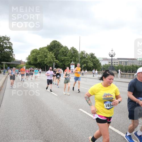 29.06.2025 - hella hamburg halbmarathon Jannik Wohlers http://msf.ph/oto/8495573 29.06.2025 10:55:28 Lombardsbrücke 2793, 3101, 3244, 3268, 4265, 4470, 4473, 4896, 5220, 5222, 5306, 5575, 5994, 6055, 6056, 6113, 6257, 6594, 7516, 7969, 8110, 8527, 8532, 8533, 8648, 9548, 9861, 9865, 9956, 10436, 10438, 10449, 10593, 10640, 11903, 11962, 11963, 12267, 12695, 13055, 13504, 13627, 14124, 14221, 14492, 15116, 15199, 15289, 15763, 15764, 16336, 16413, 16651, 16768, 16926, 17038, 17039, 17168, 17392, 18195, 18329, 18907 meine-sportfotos.de