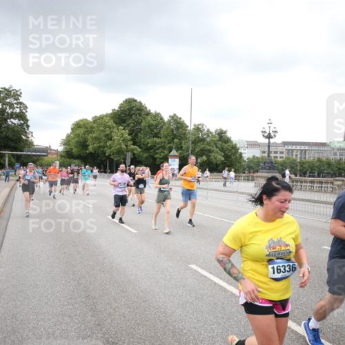 29.06.2025 - hella hamburg halbmarathon Jannik Wohlers http://msf.ph/oto/8495581 29.06.2025 10:55:28 Lombardsbrücke 2793, 3101, 3244, 3268, 4265, 4470, 4473, 4896, 5220, 5222, 5306, 5575, 5994, 6055, 6056, 6113, 6257, 6594, 7516, 7969, 8110, 8527, 8532, 8533, 8648, 9548, 9861, 9865, 9956, 10436, 10438, 10449, 10593, 10640, 11903, 11962, 11963, 12267, 12695, 13055, 13504, 13627, 14124, 14221, 14492, 15116, 15199, 15289, 15763, 15764, 16336, 16413, 16651, 16768, 16926, 17038, 17039, 17168, 17392, 18195, 18329, 18907 meine-sportfotos.de