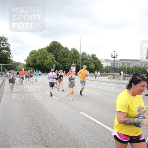 29.06.2025 - hella hamburg halbmarathon Jannik Wohlers http://msf.ph/oto/8495607 29.06.2025 10:55:28 Lombardsbrücke 2793, 3101, 3244, 3268, 4265, 4470, 4473, 4896, 5220, 5222, 5306, 5575, 5994, 6055, 6056, 6113, 6257, 6594, 7516, 7969, 8110, 8527, 8532, 8533, 8648, 9548, 9861, 9865, 9956, 10436, 10438, 10449, 10593, 10640, 11903, 11962, 11963, 12267, 12695, 13055, 13504, 13627, 14124, 14221, 14492, 15116, 15199, 15289, 15763, 15764, 16336, 16413, 16651, 16768, 16926, 17038, 17039, 17168, 17392, 18195, 18329, 18907 meine-sportfotos.de