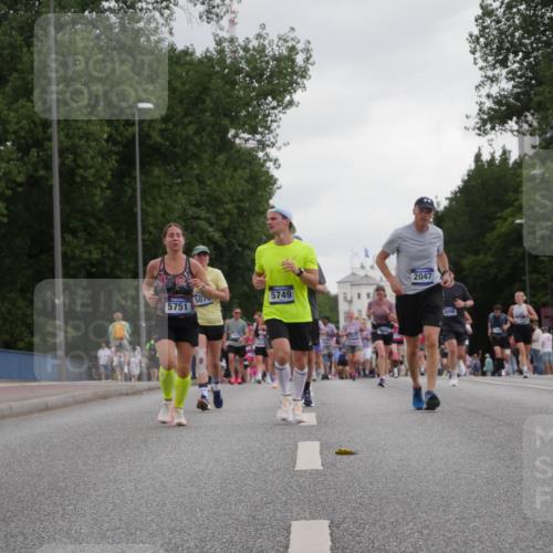 29.06.2025 - hella hamburg halbmarathon Luisa Fischer http://msf.ph/oto/8495610 29.06.2025 10:53:49 Kennedybrücke 5070, 5751, 5749, 2047, 9096, 1487, 1511, 1625, 2047, 4642, 4870, 6015, 9096 meine-sportfotos.de