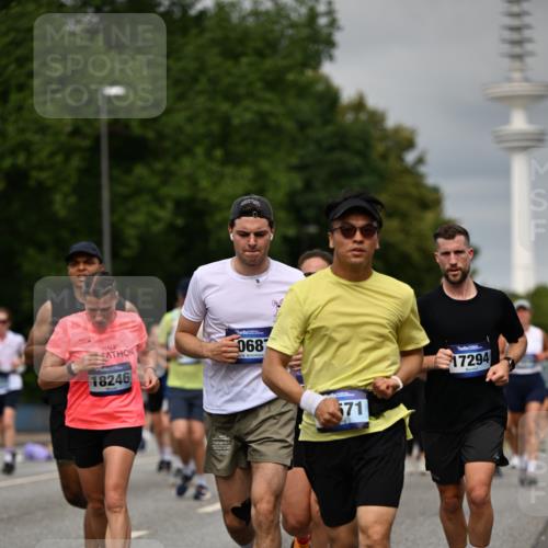 29.06.2025 - hella hamburg halbmarathon Dr. Thomas Lammeyer http://msf.ph/oto/8495642 29.06.2025 10:23:04 Kennedybrücke 1349, 1521, 2096, 2311, 2781, 3026, 3202, 3321, 3529, 3591, 3592, 4718, 4845, 5049, 5098, 5264, 5266, 5323, 5611, 5733, 5910, 6194, 6413, 6477, 6482, 7051, 7214, 7454, 7566, 7844, 8575, 8665, 8799, 9505, 9549, 9652, 9658, 9756, 9757, 9964, 10037, 10172, 10467, 10687, 10816, 11020 meine-sportfotos.de