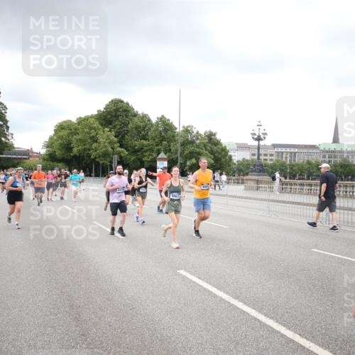 29.06.2025 - hella hamburg halbmarathon Jannik Wohlers http://msf.ph/oto/8495653 29.06.2025 10:55:29 Lombardsbrücke 2793, 3101, 3268, 4265, 4470, 4473, 4896, 5220, 5222, 5306, 5575, 5994, 6055, 6056, 6113, 6257, 6494, 6594, 7516, 7616, 7969, 8110, 8532, 8533, 8648, 9548, 9838, 9861, 9865, 9956, 10436, 10438, 10449, 10593, 10640, 11903, 11962, 11963, 12267, 12695, 13055, 13504, 13627, 14124, 14221, 14492, 15116, 15199, 15289, 15763, 15764, 16336, 16413, 16651, 16768, 16926, 16960, 17038, 17039, 17168, 17392, 18195, 18329, 18907 meine-sportfotos.de
