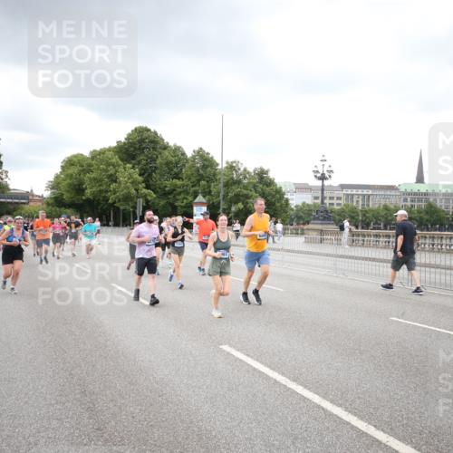 29.06.2025 - hella hamburg halbmarathon Jannik Wohlers http://msf.ph/oto/8495662 29.06.2025 10:55:29 Lombardsbrücke 2793, 3101, 3268, 4265, 4470, 4473, 4896, 5220, 5222, 5306, 5575, 5994, 6055, 6056, 6113, 6257, 6494, 6594, 7516, 7616, 7969, 8110, 8532, 8533, 8648, 9548, 9838, 9861, 9865, 9956, 10436, 10438, 10449, 10593, 10640, 11903, 11962, 11963, 12267, 12695, 13055, 13504, 13627, 14124, 14221, 14492, 15116, 15199, 15289, 15763, 15764, 16336, 16413, 16651, 16768, 16926, 16960, 17038, 17039, 17168, 17392, 18195, 18329, 18907 meine-sportfotos.de