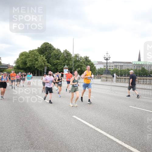 29.06.2025 - hella hamburg halbmarathon Jannik Wohlers http://msf.ph/oto/8495666 29.06.2025 10:55:29 Lombardsbrücke 2793, 3101, 3268, 4265, 4470, 4473, 4896, 5220, 5222, 5306, 5575, 5994, 6055, 6056, 6113, 6257, 6494, 6594, 7516, 7616, 7969, 8110, 8532, 8533, 8648, 9548, 9838, 9861, 9865, 9956, 10436, 10438, 10449, 10593, 10640, 11903, 11962, 11963, 12267, 12695, 13055, 13504, 13627, 14124, 14221, 14492, 15116, 15199, 15289, 15763, 15764, 16336, 16413, 16651, 16768, 16926, 16960, 17038, 17039, 17168, 17392, 18195, 18329, 18907 meine-sportfotos.de