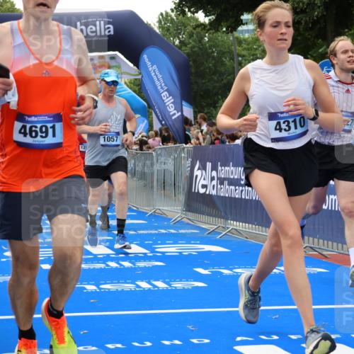 29.06.2025 - hella hamburg halbmarathon Strokosch-Dieckow http://msf.ph/oto/8495727 29.06.2025 10:44:26 Ziel 1057, 1468, 1902, 3305, 4310, 4691, 7191, 7322, 7710, 8928, 12327, 12554, 14464, 14667, 15862, 16803, 17097, 17729, 18765, 18806 meine-sportfotos.de