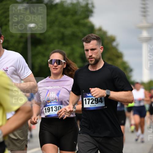 29.06.2025 - hella hamburg halbmarathon Dr. Thomas Lammeyer http://msf.ph/oto/8495729 29.06.2025 10:23:06 Kennedybrücke 1349, 1521, 1718, 2096, 2311, 2781, 3026, 3321, 3529, 3591, 3592, 4718, 4845, 5049, 5098, 5264, 5266, 5323, 5611, 5910, 6194, 6413, 6477, 6482, 7051, 7214, 7454, 7566, 7844, 8575, 8799, 9549, 9652, 9658, 9756, 9757, 9964, 10037, 10172, 10467, 10687, 10816, 11081 meine-sportfotos.de