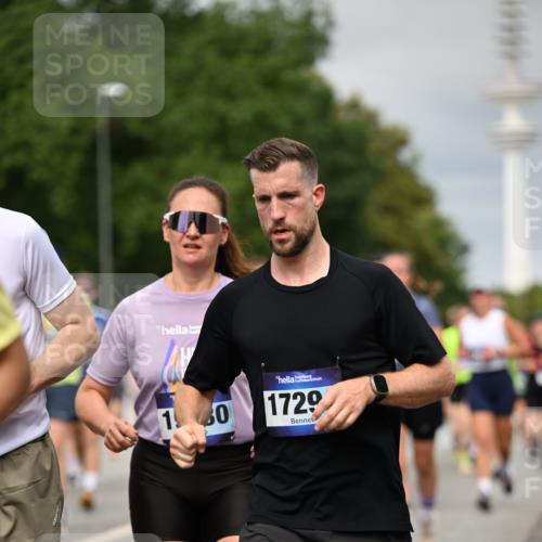 29.06.2025 - hella hamburg halbmarathon Dr. Thomas Lammeyer http://msf.ph/oto/8495736 29.06.2025 10:23:06 Kennedybrücke 1349, 1521, 1718, 2096, 2311, 2781, 3026, 3321, 3529, 3591, 3592, 4718, 4845, 5049, 5098, 5264, 5266, 5323, 5611, 5910, 6194, 6413, 6477, 6482, 7051, 7214, 7454, 7566, 7844, 8575, 8799, 9549, 9652, 9658, 9756, 9757, 9964, 10037, 10172, 10467, 10687, 10816, 11081 meine-sportfotos.de