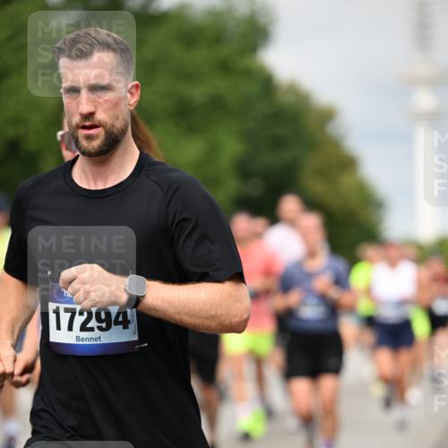 29.06.2025 - hella hamburg halbmarathon Dr. Thomas Lammeyer http://msf.ph/oto/8495808 29.06.2025 10:23:06 Kennedybrücke 1349, 1521, 1718, 2096, 2311, 2781, 3026, 3321, 3529, 3591, 3592, 4718, 4845, 5049, 5098, 5264, 5266, 5323, 5611, 5910, 6194, 6413, 6477, 6482, 7051, 7214, 7454, 7566, 7844, 8575, 8799, 9549, 9652, 9658, 9756, 9757, 9964, 10037, 10172, 10467, 10687, 10816, 11081 meine-sportfotos.de