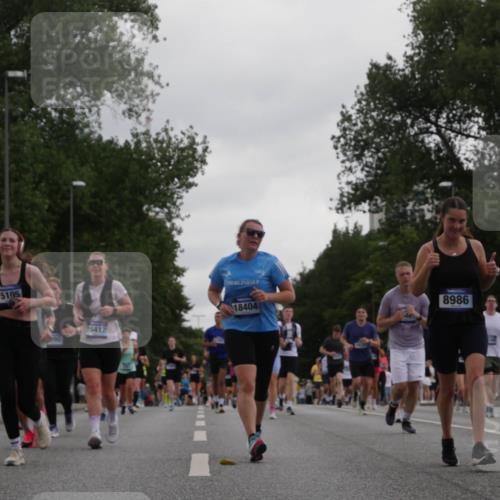 29.06.2025 - hella hamburg halbmarathon Luisa Fischer http://msf.ph/oto/8495826 29.06.2025 10:54:06 Kennedybrücke 15105, 16412, 18404, 8986, 1478, 3647, 6178, 8833, 8986, 10437 meine-sportfotos.de
