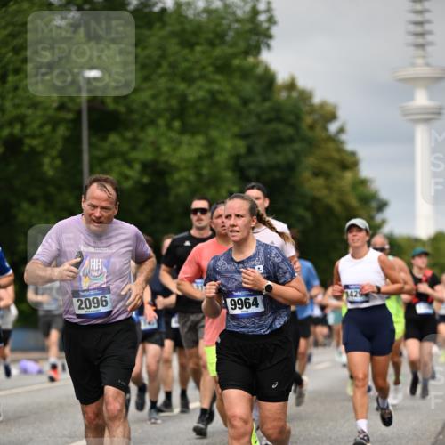 29.06.2025 - hella hamburg halbmarathon Dr. Thomas Lammeyer http://msf.ph/oto/8495864 29.06.2025 10:23:07 Kennedybrücke 1349, 1521, 1718, 2096, 2311, 2781, 3026, 3321, 3529, 3591, 3592, 4718, 4845, 5034, 5049, 5098, 5264, 5266, 5323, 5910, 6194, 6413, 6477, 6482, 7051, 7214, 7252, 7454, 7566, 7844, 8575, 8799, 9549, 9652, 9658, 9756, 9757, 9964, 10037, 10172, 10687, 10816, 11081 meine-sportfotos.de