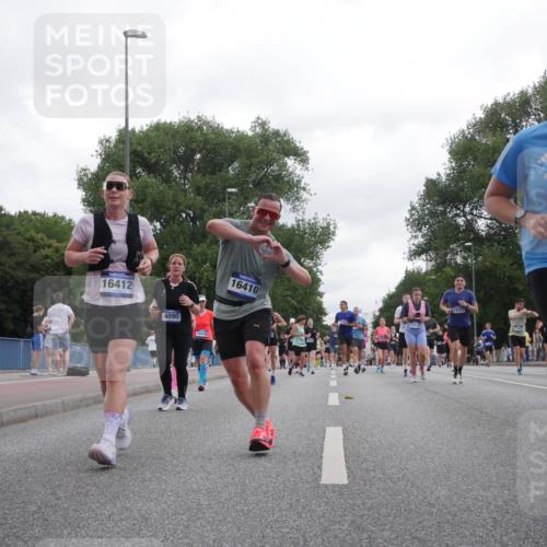 29.06.2025 - hella hamburg halbmarathon Luisa Fischer http://msf.ph/oto/8495880 29.06.2025 10:54:10 Kennedybrücke 16412, 4090, 16436, 16410, 13143, 14127, 13127, 18404, 3647, 4848, 6178, 7141, 8986, 9605 meine-sportfotos.de