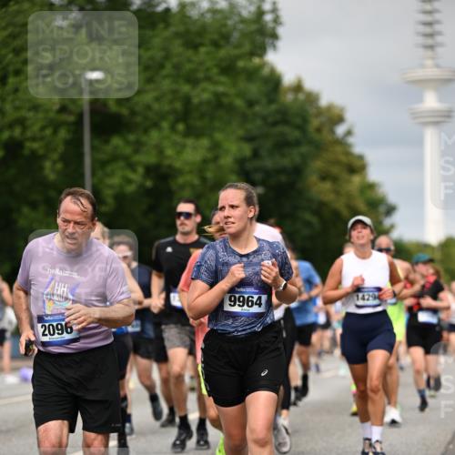 29.06.2025 - hella hamburg halbmarathon Dr. Thomas Lammeyer http://msf.ph/oto/8495888 29.06.2025 10:23:08 Kennedybrücke 1349, 1521, 1718, 2096, 2311, 2781, 3026, 3321, 3529, 3591, 3592, 4718, 4845, 5034, 5049, 5098, 5264, 5266, 5323, 5910, 6194, 6477, 6482, 7051, 7214, 7252, 7454, 7566, 7844, 8575, 8799, 9549, 9652, 9658, 9756, 9757, 9964, 10037, 10172, 10687, 10816, 11081 meine-sportfotos.de