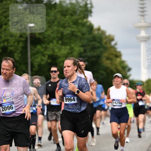 29.06.2025 - hella hamburg halbmarathon Dr. Thomas Lammeyer http://msf.ph/oto/8495910 29.06.2025 10:23:08 Kennedybrücke 1349, 1521, 1718, 2096, 2311, 2781, 3026, 3321, 3529, 3591, 3592, 4718, 4845, 5034, 5049, 5098, 5264, 5266, 5323, 5910, 6194, 6477, 6482, 7051, 7214, 7252, 7454, 7566, 7844, 8575, 8799, 9549, 9652, 9658, 9756, 9757, 9964, 10037, 10172, 10687, 10816, 11081 meine-sportfotos.de