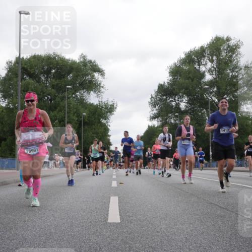 29.06.2025 - hella hamburg halbmarathon Luisa Fischer http://msf.ph/oto/8495912 29.06.2025 10:54:13 Kennedybrücke 18961, 7140, 11052, 13143, 14122, 9605, 13309, 2358, 2859, 4848, 5530, 6178, 7141, 9605 meine-sportfotos.de