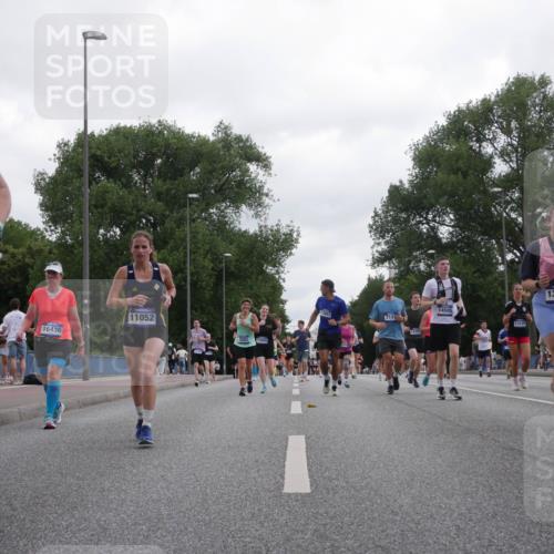 29.06.2025 - hella hamburg halbmarathon Luisa Fischer http://msf.ph/oto/8495931 29.06.2025 10:54:14 Kennedybrücke 16436, 11052, 3203, 12800, 13887, 7141, 14762, 14505, 13128, 13143, 13127, 2358, 2859, 4848, 5530, 6178, 7141, 9605 meine-sportfotos.de