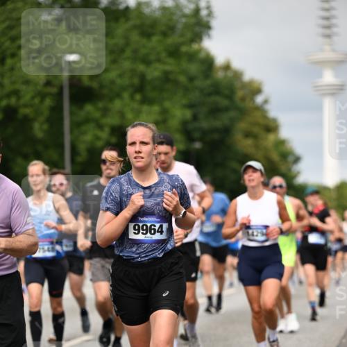 29.06.2025 - hella hamburg halbmarathon Dr. Thomas Lammeyer http://msf.ph/oto/8495936 29.06.2025 10:23:08 Kennedybrücke 1349, 1521, 1718, 2096, 2311, 2781, 3026, 3321, 3529, 3591, 3592, 4718, 4845, 5034, 5049, 5098, 5264, 5266, 5323, 5910, 6194, 6477, 6482, 7051, 7214, 7252, 7454, 7566, 7844, 8575, 8799, 9549, 9652, 9658, 9756, 9757, 9964, 10037, 10172, 10687, 10816, 11081 meine-sportfotos.de