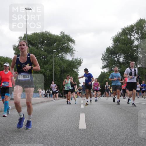 29.06.2025 - hella hamburg halbmarathon Luisa Fischer http://msf.ph/oto/8495942 29.06.2025 10:54:15 Kennedybrücke 16436, 11052, 3203, 13837, 15230, 7141, 14505, 13128, 2358, 2859, 4848, 5530, 6178, 7141, 9605 meine-sportfotos.de