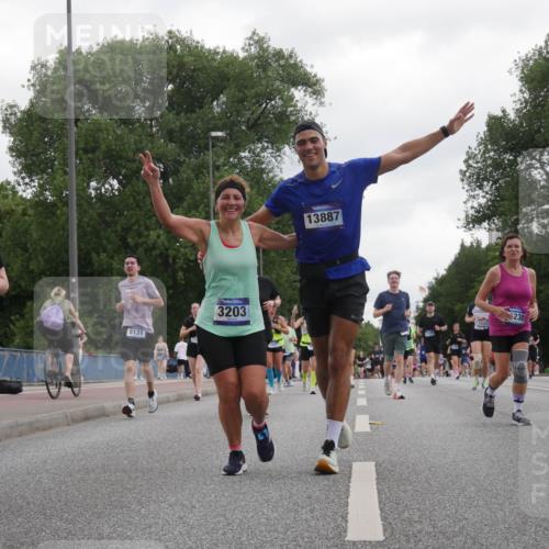 29.06.2025 - hella hamburg halbmarathon Luisa Fischer http://msf.ph/oto/8495972 29.06.2025 10:54:18 Kennedybrücke 12800, 5131, 3203, 13887, 12392, 230, 337, 2358, 2859, 4848, 5530, 7141, 9605 meine-sportfotos.de
