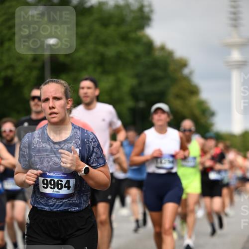 29.06.2025 - hella hamburg halbmarathon Dr. Thomas Lammeyer http://msf.ph/oto/8496015 29.06.2025 10:23:09 Kennedybrücke 1349, 1521, 1718, 2096, 2311, 2781, 2895, 3026, 3321, 3529, 3591, 3592, 4718, 4845, 5034, 5049, 5098, 5323, 5910, 6194, 6477, 6482, 7051, 7214, 7252, 7454, 7566, 7844, 8575, 8799, 9549, 9652, 9658, 9756, 9757, 9964, 10037, 10172, 10687, 10816, 11081 meine-sportfotos.de
