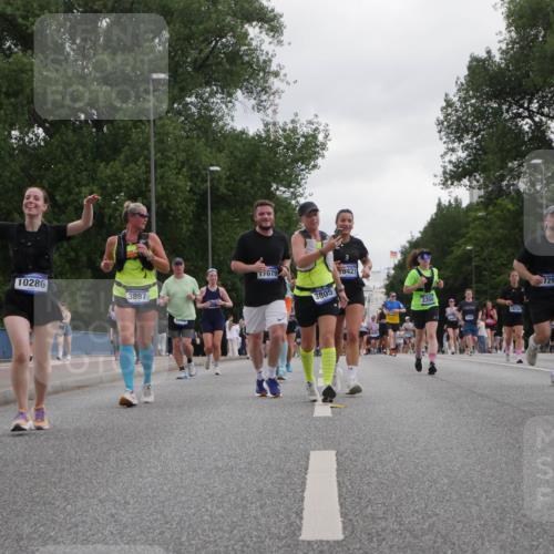 29.06.2025 - hella hamburg halbmarathon Luisa Fischer http://msf.ph/oto/8496036 29.06.2025 10:54:23 Kennedybrücke 10286, 3897, 7079, 3805, 3, 16427, 2358, 776, 16742, 7295, 12392, 1208, 2358, 2859, 3229, 5530, 8779 meine-sportfotos.de