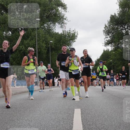 29.06.2025 - hella hamburg halbmarathon Luisa Fischer http://msf.ph/oto/8496042 29.06.2025 10:54:23 Kennedybrücke 10286, 1707, 3897, 3805, 1642, 2358, 16742, 17295, 1208, 2358, 2859, 3229, 5530, 8779 meine-sportfotos.de