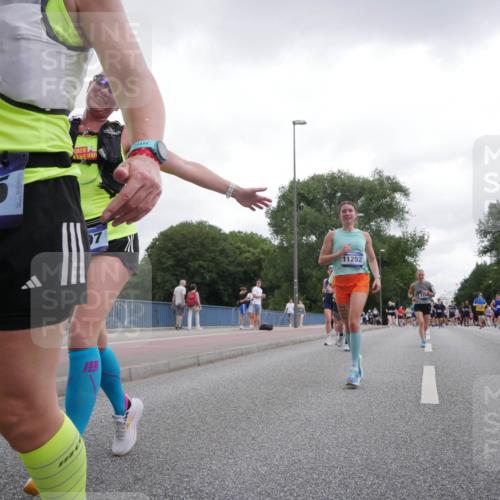29.06.2025 - hella hamburg halbmarathon Luisa Fischer http://msf.ph/oto/8496098 29.06.2025 10:54:27 Kennedybrücke 3805, 11252, 2358, 1208, 3229, 7769, 8779 meine-sportfotos.de