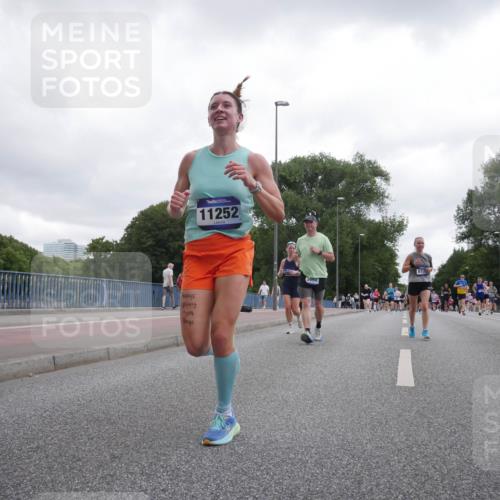 29.06.2025 - hella hamburg halbmarathon Luisa Fischer http://msf.ph/oto/8496104 29.06.2025 10:54:28 Kennedybrücke 11, 11252, 877, 16742, 5694, 1208, 3229, 4771, 7769, 8779 meine-sportfotos.de