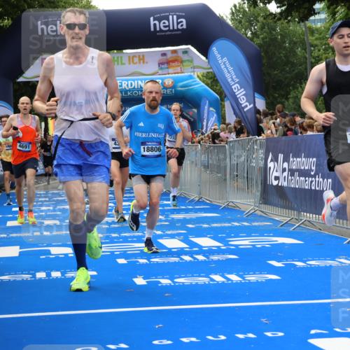 29.06.2025 - hella hamburg halbmarathon Strokosch-Dieckow http://msf.ph/oto/8496134 29.06.2025 10:44:23 Ziel 1057, 1220, 1413, 1902, 4310, 4691, 5275, 7191, 7322, 8928, 9444, 12327, 12528, 12554, 14464, 14667, 16547, 16803, 16893, 17729, 18765, 18806 meine-sportfotos.de