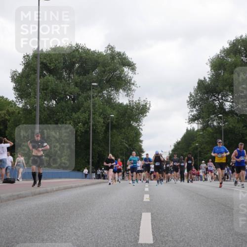 29.06.2025 - hella hamburg halbmarathon Luisa Fischer http://msf.ph/oto/8496142 29.06.2025 10:54:32 Kennedybrücke 2200, 1672, 1672, 1208, 3229, 4771, 7769, 8779, 9166, 9167, 9933 meine-sportfotos.de
