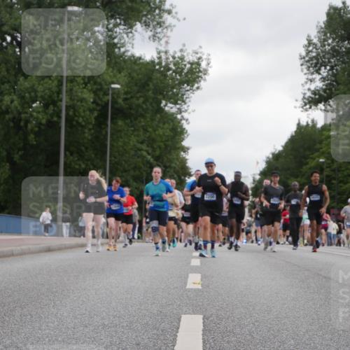 29.06.2025 - hella hamburg halbmarathon Luisa Fischer http://msf.ph/oto/8496156 29.06.2025 10:54:33 Kennedybrücke 2200, 1930, 3229, 4771, 7769, 9166, 9167, 9933 meine-sportfotos.de