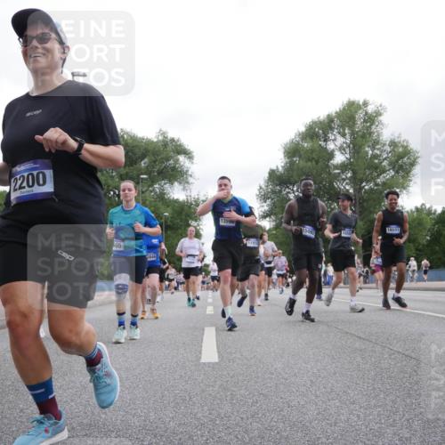 29.06.2025 - hella hamburg halbmarathon Luisa Fischer http://msf.ph/oto/8496244 29.06.2025 10:54:40 Kennedybrücke 2200, 505, 3846, 13598, 11913, 16501, 15092, 16500, 1930, 2202, 2380, 3838, 4771, 5286, 5289, 7012, 7938, 8410, 9166, 9167, 9933, 10552, 10636 meine-sportfotos.de
