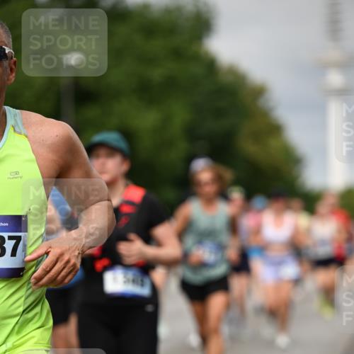 29.06.2025 - hella hamburg halbmarathon Dr. Thomas Lammeyer http://msf.ph/oto/8496251 29.06.2025 10:23:13 Kennedybrücke 1349, 1718, 2096, 2311, 2589, 2781, 2895, 3026, 3105, 3118, 3321, 3529, 3591, 3592, 4718, 4845, 5034, 5098, 5323, 6194, 6270, 6477, 6482, 7051, 7252, 7566, 7844, 8575, 8799, 9549, 9652, 9658, 9756, 9757, 9964, 10037, 10172, 10687, 10816, 11081 meine-sportfotos.de