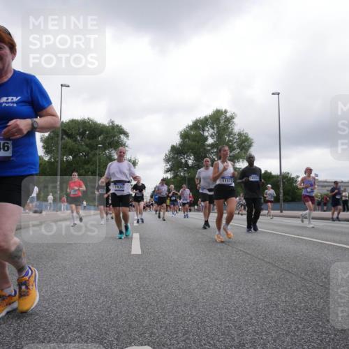 29.06.2025 - hella hamburg halbmarathon Luisa Fischer http://msf.ph/oto/8496283 29.06.2025 10:54:43 Kennedybrücke 13846, 7938, 1930, 16553, 11577, 1930, 2202, 2380, 3838, 4652, 5286, 5289, 5357, 7012, 7938, 8410, 9167, 10552, 10636 meine-sportfotos.de