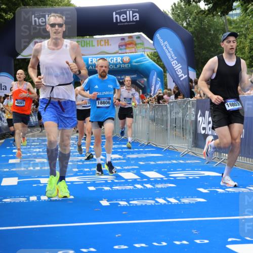 29.06.2025 - hella hamburg halbmarathon Strokosch-Dieckow http://msf.ph/oto/8496288 29.06.2025 10:44:23 Ziel 1057, 1220, 1413, 1902, 4310, 4691, 5275, 7191, 7322, 8928, 9444, 12327, 12528, 12554, 14464, 14667, 16547, 16803, 16893, 17729, 18765, 18806 meine-sportfotos.de