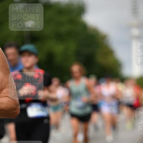 29.06.2025 - hella hamburg halbmarathon Dr. Thomas Lammeyer http://msf.ph/oto/8496310 29.06.2025 10:23:14 Kennedybrücke 1325, 1349, 1718, 1755, 2017, 2096, 2311, 2589, 2781, 2895, 3026, 3105, 3118, 3321, 3529, 3592, 4718, 4722, 4845, 5034, 5098, 5323, 6194, 6270, 6477, 6482, 7051, 7252, 7566, 7844, 8575, 8799, 9252, 9549, 9652, 9658, 9756, 9757, 9964, 10037, 10172, 10687, 10816, 11081 meine-sportfotos.de