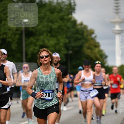 29.06.2025 - hella hamburg halbmarathon Dr. Thomas Lammeyer http://msf.ph/oto/8496351 29.06.2025 10:23:15 Kennedybrücke 1325, 1349, 1718, 1755, 2017, 2096, 2311, 2589, 2781, 2895, 3026, 3105, 3118, 3529, 4718, 4722, 4845, 5034, 5098, 5323, 6194, 6270, 6477, 6482, 6736, 7051, 7252, 7566, 7844, 8575, 8761, 8799, 9252, 9652, 9658, 9756, 9757, 9964, 10037, 10687, 10816, 11081 meine-sportfotos.de