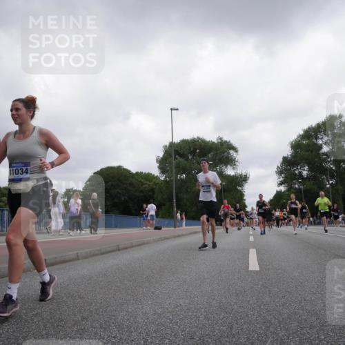 29.06.2025 - hella hamburg halbmarathon Luisa Fischer http://msf.ph/oto/8496379 29.06.2025 10:54:52 Kennedybrücke 11034, 12301, 1617, 2484, 2485, 2736, 2778, 4652, 5357, 5716, 6091, 6945, 7992, 8621, 10521, 10552, 10614, 10673 meine-sportfotos.de