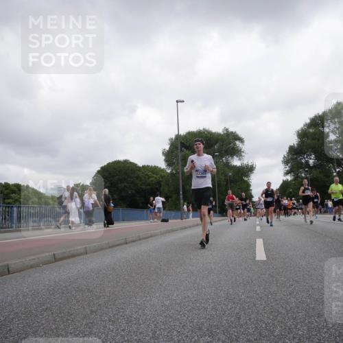 29.06.2025 - hella hamburg halbmarathon Luisa Fischer http://msf.ph/oto/8496382 29.06.2025 10:54:52 Kennedybrücke 12301, 2485, 1617, 2484, 2485, 2736, 2778, 4652, 5357, 5716, 6091, 6945, 7992, 8621, 10521, 10552, 10614, 10673 meine-sportfotos.de