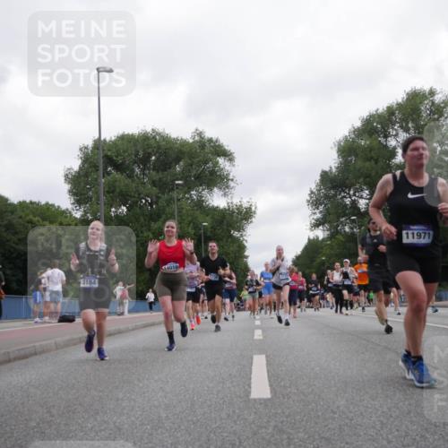 29.06.2025 - hella hamburg halbmarathon Luisa Fischer http://msf.ph/oto/8496410 29.06.2025 10:54:55 Kennedybrücke 3184, 14010, 9763, 2778, 11971, 15776, 1617, 2484, 2485, 2736, 2778, 3038, 5716, 6091, 6945, 7825, 7992, 8200, 8621, 10521, 10614, 10673 meine-sportfotos.de