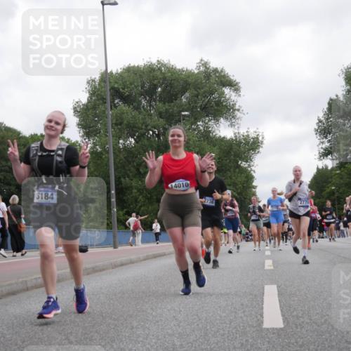 29.06.2025 - hella hamburg halbmarathon Luisa Fischer http://msf.ph/oto/8496421 29.06.2025 10:54:56 Kennedybrücke 3184, 14010, 2736, 5716, 14767, 2778, 11875, 1203, 1404, 1617, 2484, 2485, 2736, 2778, 3038, 5716, 6091, 6945, 7825, 7992, 8200, 8621, 10521, 10614, 10673 meine-sportfotos.de