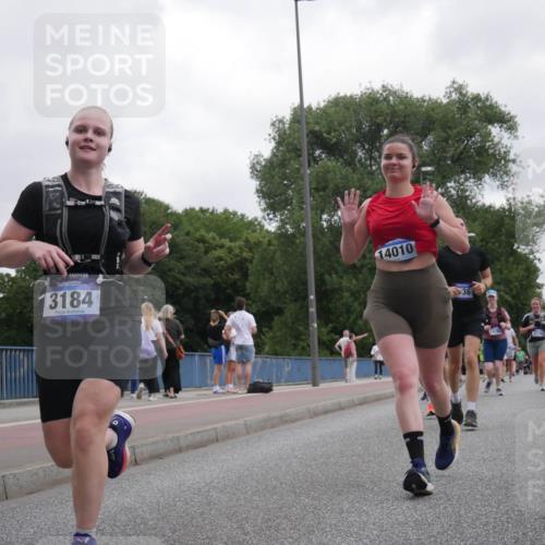 29.06.2025 - hella hamburg halbmarathon Luisa Fischer http://msf.ph/oto/8496427 29.06.2025 10:54:56 Kennedybrücke 3184, 14010, 36, 27, 14762, 4740, 1203, 1404, 1617, 2484, 2485, 2736, 2778, 3038, 5716, 6091, 6945, 7825, 7992, 8200, 8621, 10521, 10614, 10673 meine-sportfotos.de