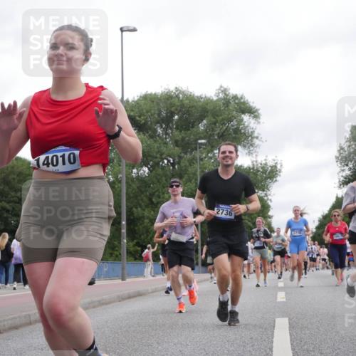 29.06.2025 - hella hamburg halbmarathon Luisa Fischer http://msf.ph/oto/8496437 29.06.2025 10:54:57 Kennedybrücke 14010, 2736, 4748, 5716, 1061, 277, 11875, 1203, 1404, 1617, 2484, 2485, 2736, 2778, 3038, 5062, 5716, 6091, 6945, 7825, 7992, 8200, 8621, 10521, 10614, 10673 meine-sportfotos.de