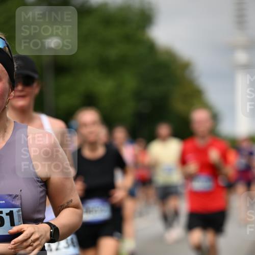 29.06.2025 - hella hamburg halbmarathon Dr. Thomas Lammeyer http://msf.ph/oto/8496472 29.06.2025 10:23:18 Kennedybrücke 1325, 1332, 1349, 1718, 1755, 2017, 2096, 2311, 2589, 2781, 2895, 3026, 3105, 3118, 3529, 4108, 4110, 4718, 4722, 4845, 5034, 5080, 5098, 5323, 5449, 6194, 6270, 6477, 6482, 6542, 6736, 7051, 7143, 7252, 7566, 7844, 8575, 8761, 9252, 9270, 9272, 9652, 9756, 9757, 9856, 9964, 10037, 10124, 10129, 10816, 11081 meine-sportfotos.de