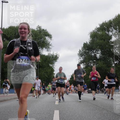 29.06.2025 - hella hamburg halbmarathon Luisa Fischer http://msf.ph/oto/8496498 29.06.2025 10:55:02 Kennedybrücke 4748, 7771, 7825, 13522, 1404, 203, 13769, 1203, 1404, 1418, 3038, 4878, 5062, 5716, 6091, 6954, 7770, 7771, 7825, 8040, 8200, 8621, 10614, 10673 meine-sportfotos.de