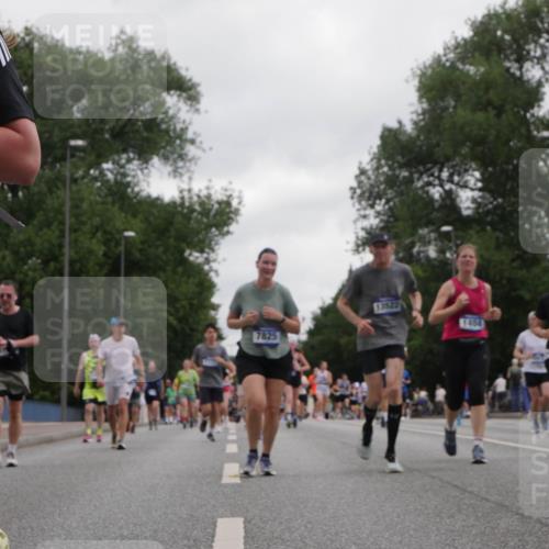 29.06.2025 - hella hamburg halbmarathon Luisa Fischer http://msf.ph/oto/8496504 29.06.2025 10:55:03 Kennedybrücke 7825, 13522, 1464, 1203, 1203, 1404, 1418, 3038, 4878, 5062, 5394, 5716, 6091, 6954, 7770, 7771, 7825, 8040, 8200, 8621, 10614 meine-sportfotos.de