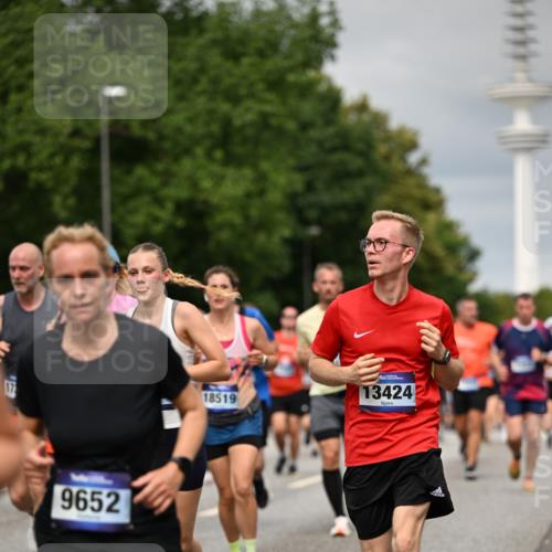 29.06.2025 - hella hamburg halbmarathon Dr. Thomas Lammeyer http://msf.ph/oto/8496513 29.06.2025 10:23:19 Kennedybrücke 1325, 1332, 1349, 1718, 1755, 2017, 2096, 2311, 2589, 2781, 2812, 2895, 3026, 3105, 3118, 3529, 4108, 4110, 4718, 4722, 4845, 5034, 5080, 5098, 5323, 5449, 6194, 6270, 6477, 6482, 6542, 6736, 7051, 7143, 7252, 7566, 7844, 8575, 8761, 9252, 9270, 9272, 9652, 9756, 9757, 9856, 9964, 10037, 10124, 10129, 10816, 11081 meine-sportfotos.de