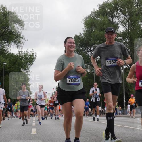 29.06.2025 - hella hamburg halbmarathon Luisa Fischer http://msf.ph/oto/8496522 29.06.2025 10:55:04 Kennedybrücke 7771, 15064, 7770, 5393, 7825, 16752, 13522, 1404, 1203, 1404, 1418, 3038, 4878, 5062, 5394, 5716, 6954, 7770, 7771, 7825, 8040, 8200, 8621, 9462, 10614, 10830 meine-sportfotos.de